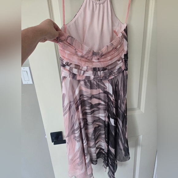 NWT Le Chateau Flowy Halter Dress - Picture 3 of 4